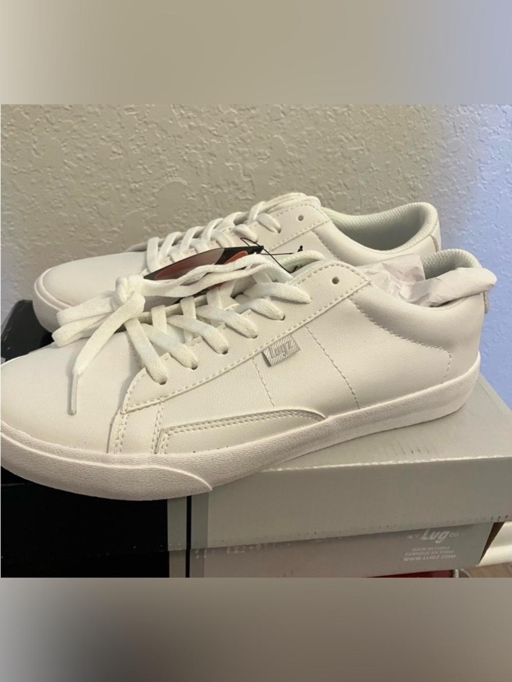 LUGZ Women’s White Low-Top Sneakers. Sz 7.5. New with Box